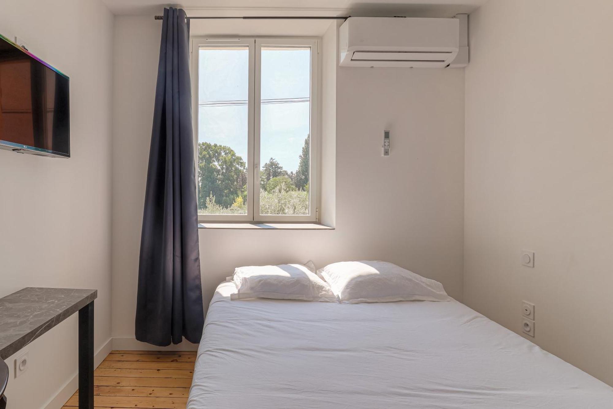 Le Berlin - Les Appartements De L'Olivier Loyettes Bagian luar foto