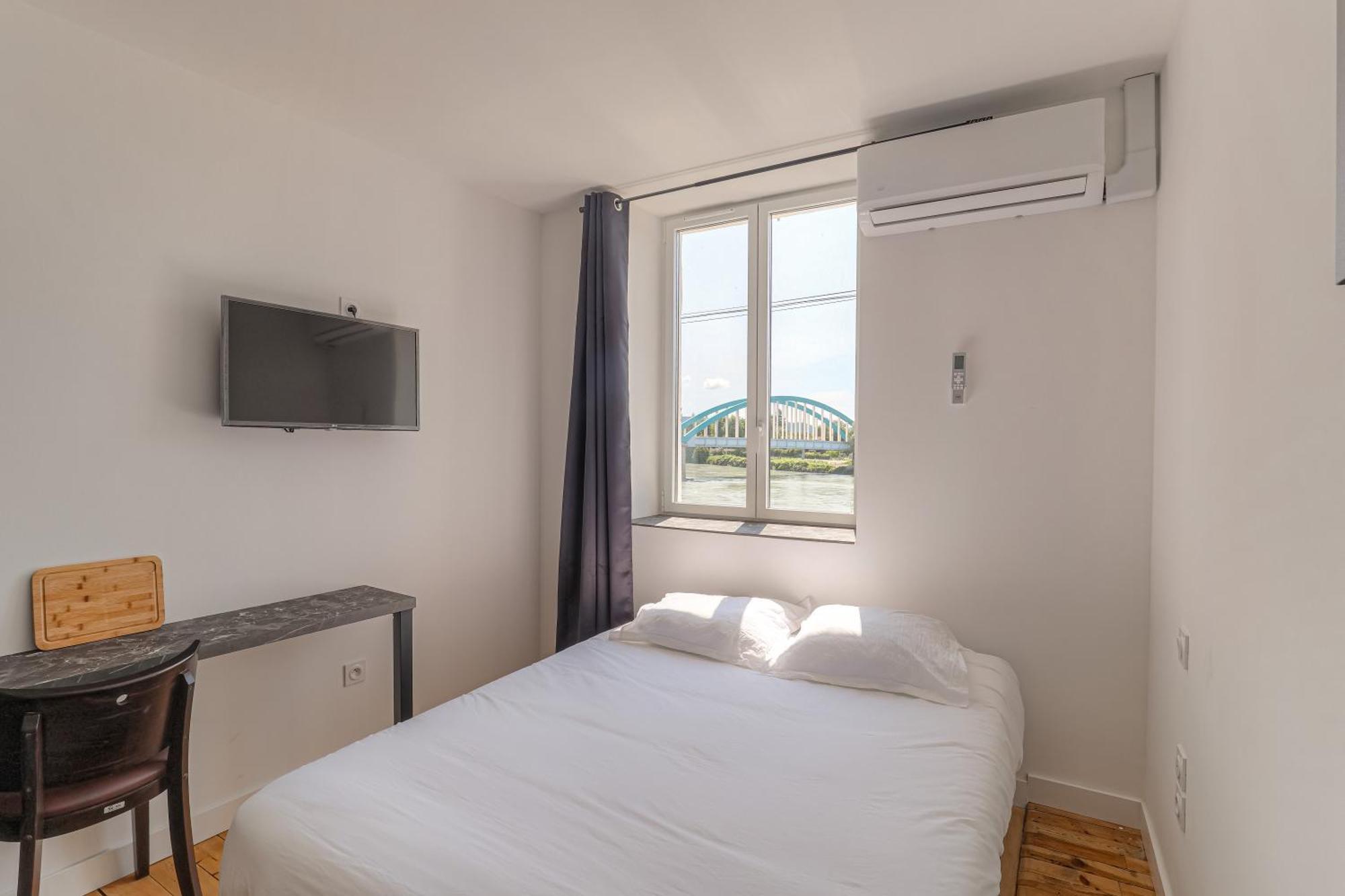 Le Berlin - Les Appartements De L'Olivier Loyettes Bagian luar foto
